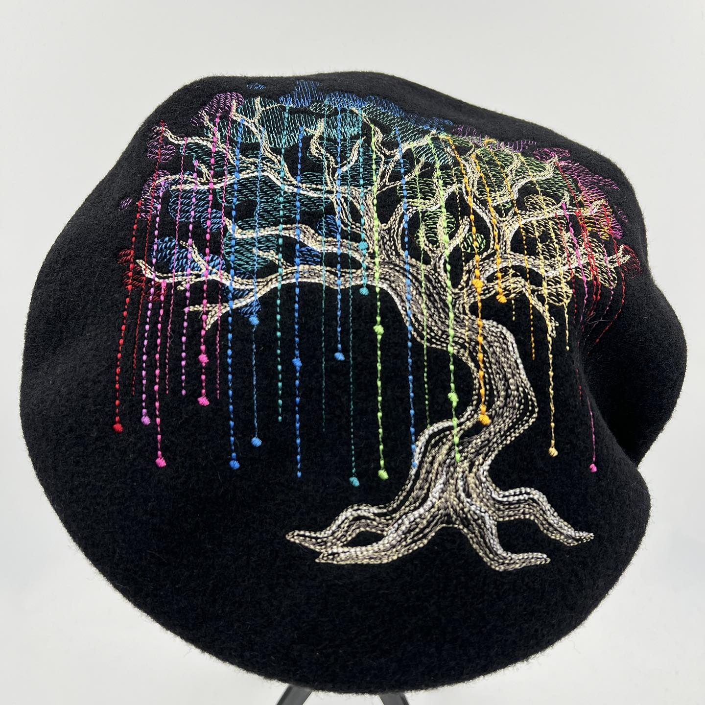 Béret Basque Brodé L'Arbre Monde 5 Béret Basque Brodé L'Arbre Monde – Image 5